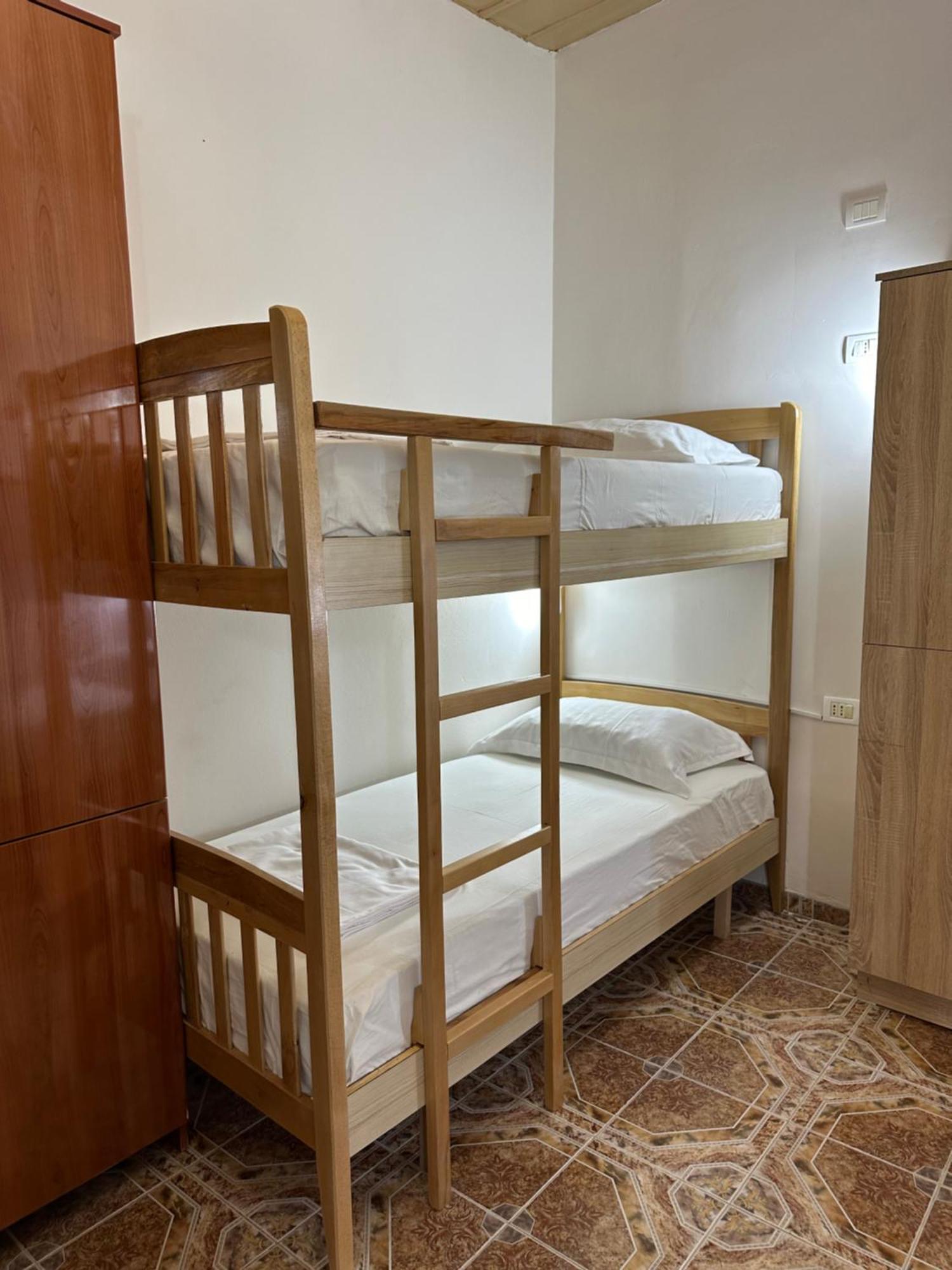 Tirana Lemon Breeze Hostel Екстериор снимка