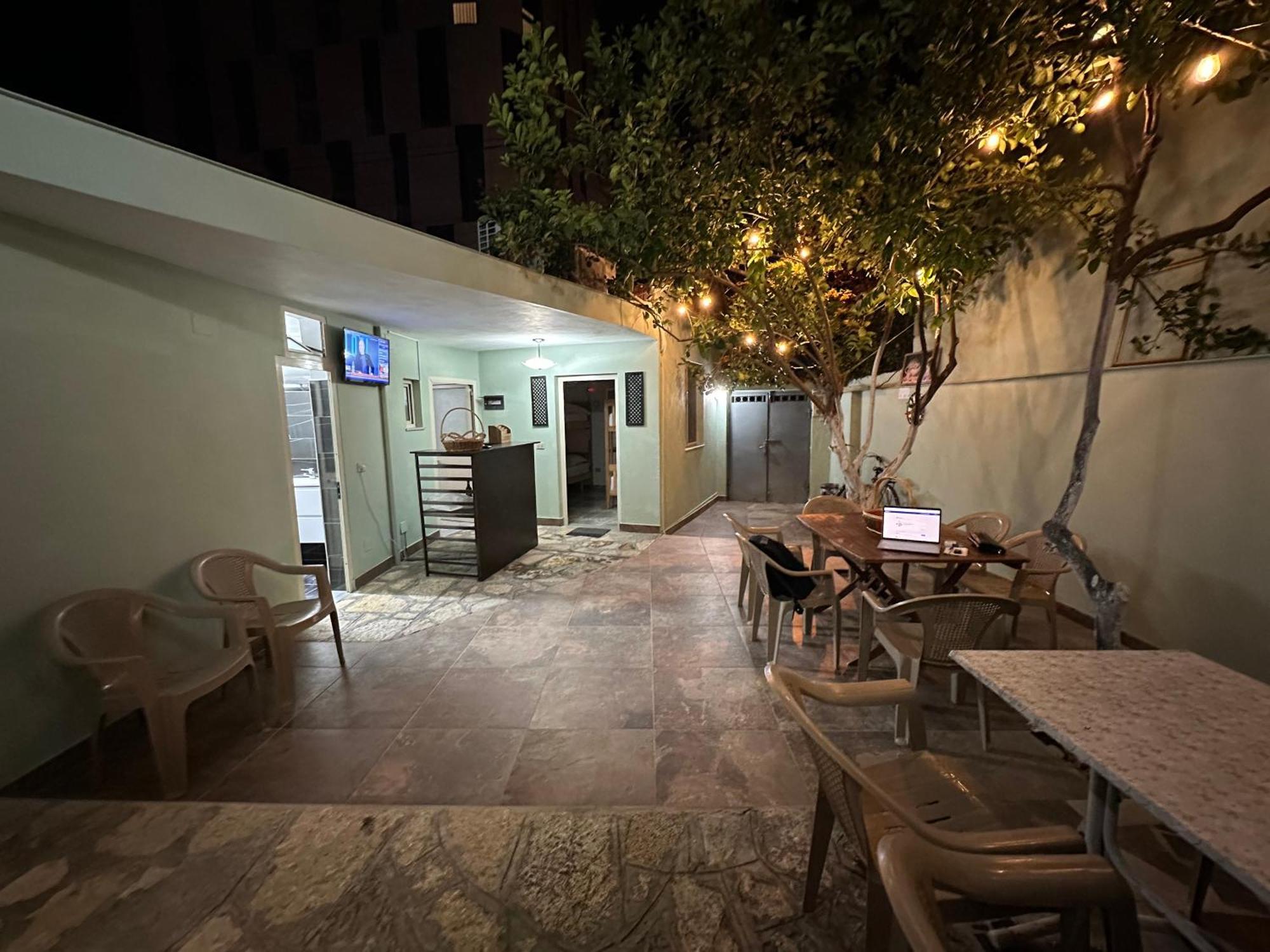 Tirana Lemon Breeze Hostel Екстериор снимка
