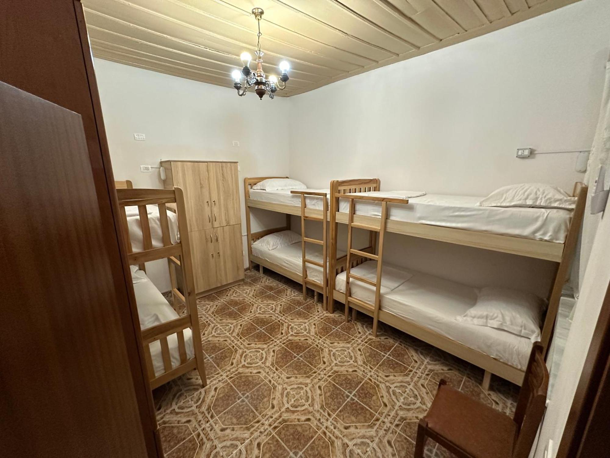 Tirana Lemon Breeze Hostel Екстериор снимка