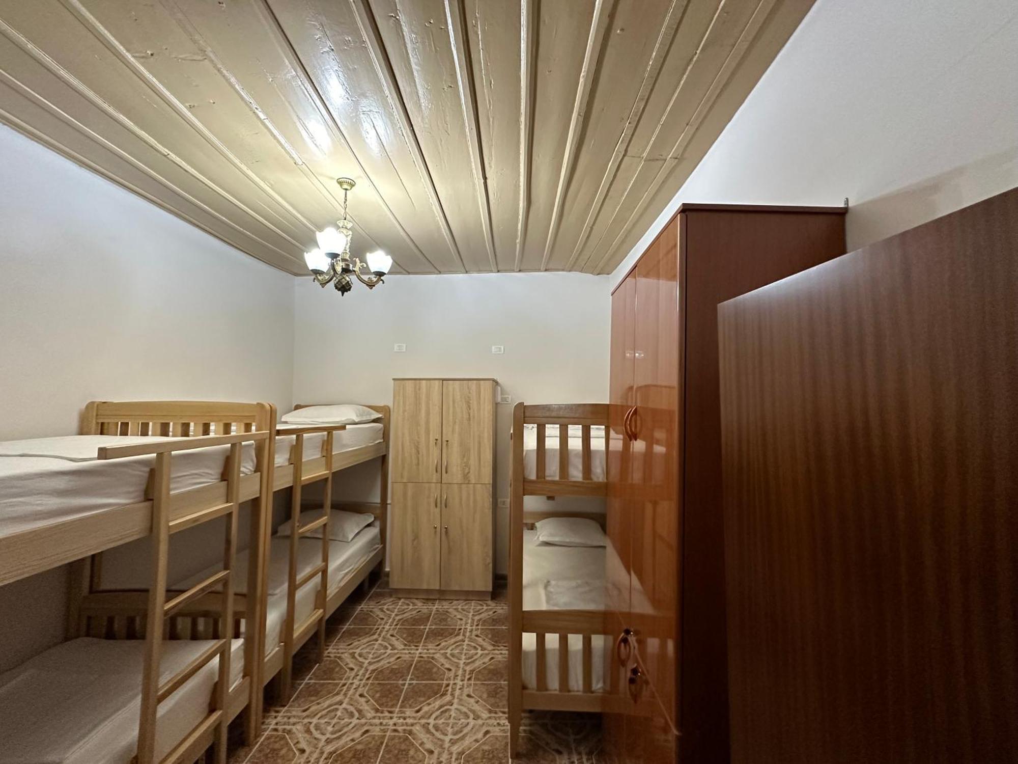 Tirana Lemon Breeze Hostel Екстериор снимка