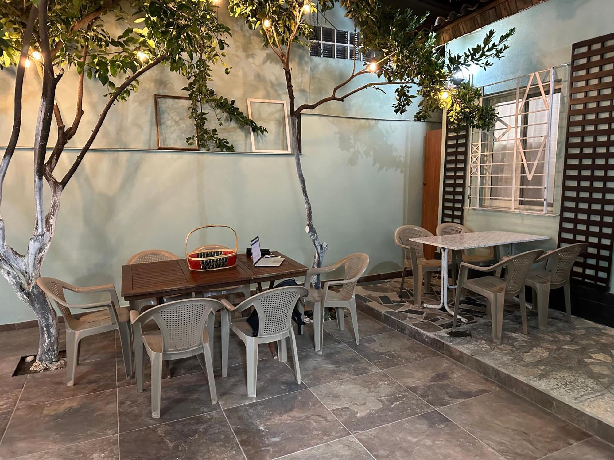 Tirana Lemon Breeze Hostel Екстериор снимка
