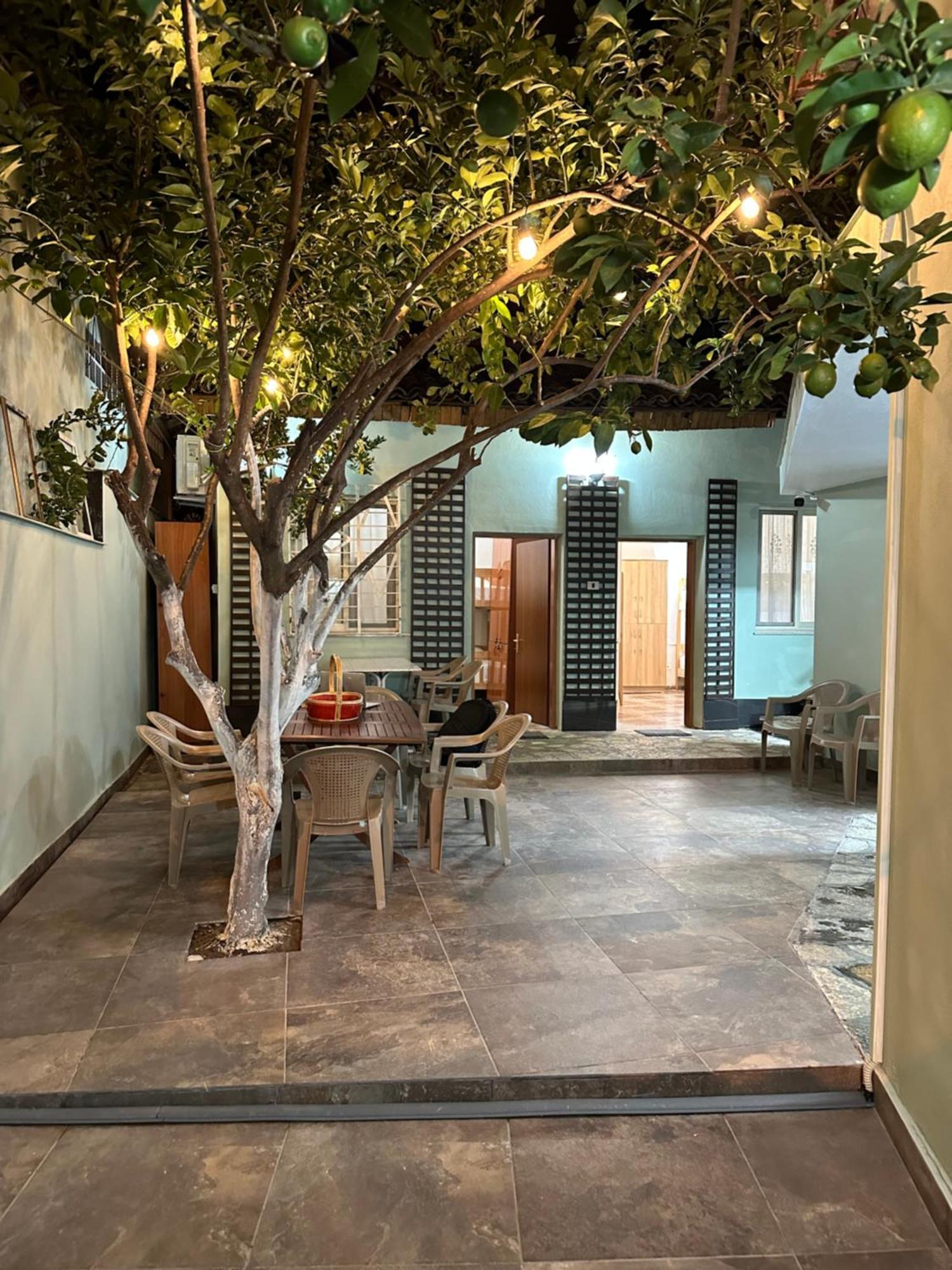 Tirana Lemon Breeze Hostel Екстериор снимка